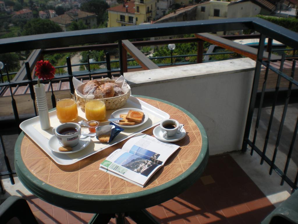 Hotel Pineta Ristorante Castello Cava deʼ Tirreni Pokoj fotografie